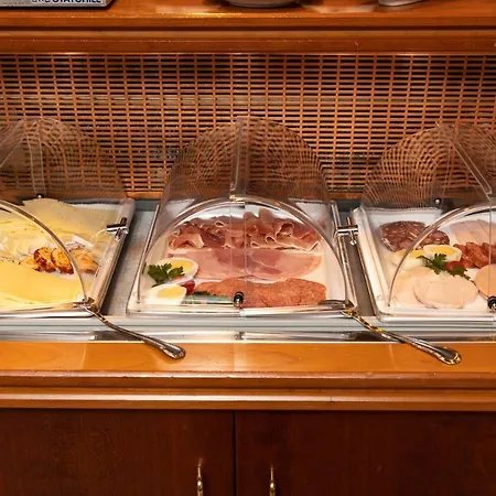 Schomacker 酒店 利林塔尔